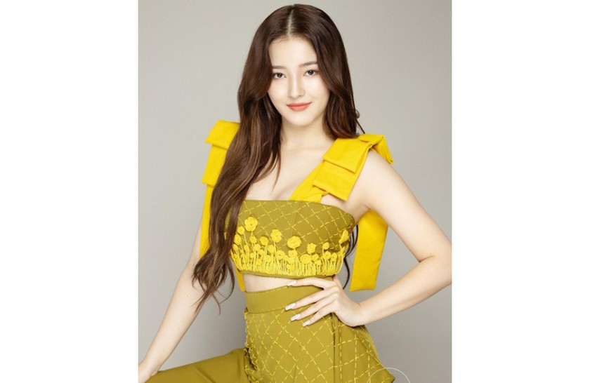 Ca sỹ Nancy Jewel McDonie,