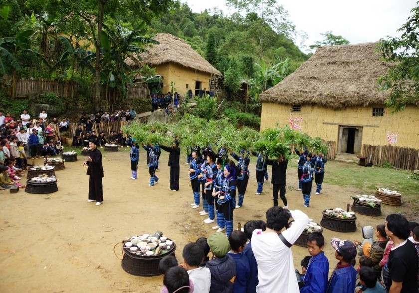 Tết cơm mới của người  Xa Phó ở Lào Cai. 