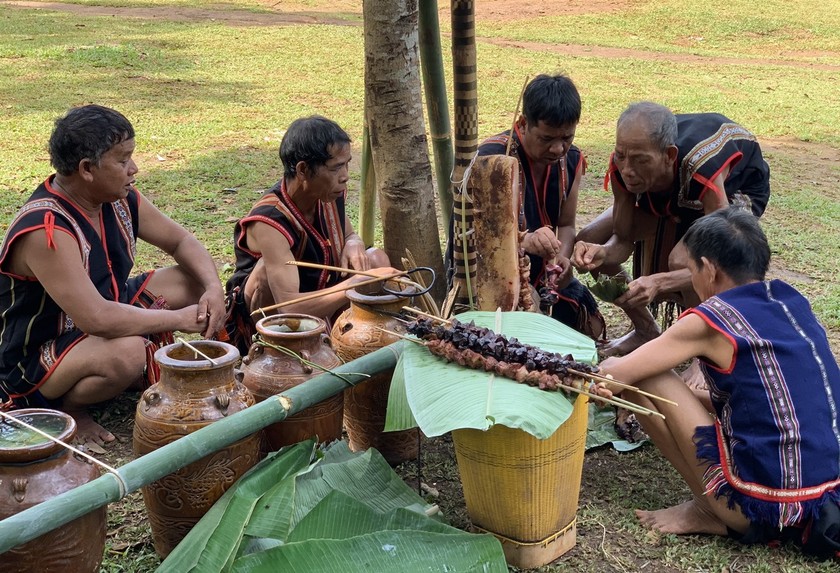 Lễ cúng nước giọt là nét văn hóa truyền thống của nhiều dân tộc thiểu số ở Tây Nguyên.