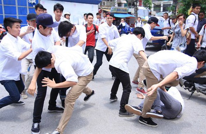 Tình trạng bạo lực ở lứa tuổi chưa thành niên ngày càng đáng lo ngại (Hình minh họa)