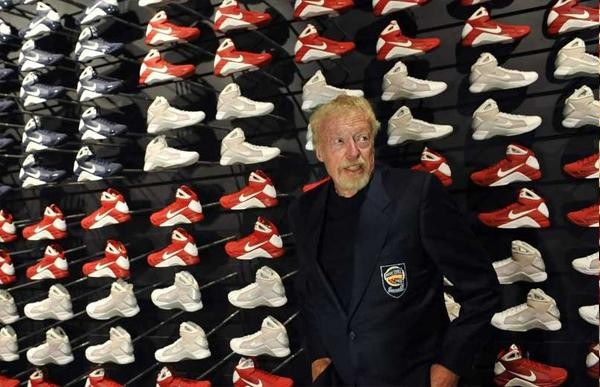 Tỷ phú Phil Knight. 