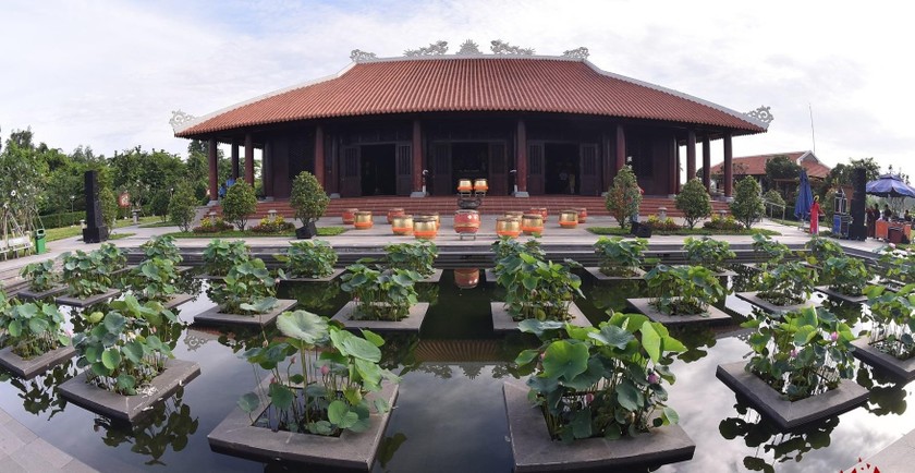 Đền thờ Đức Lễ Thành hầu Nguyễn Hữu Cảnh, thuộc Công viên Lịch sử Văn hóa dân tộc, TP HCM. 