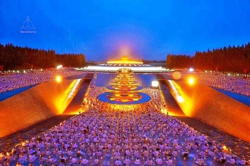 Chùa Wat Phra Dhammakaya. 