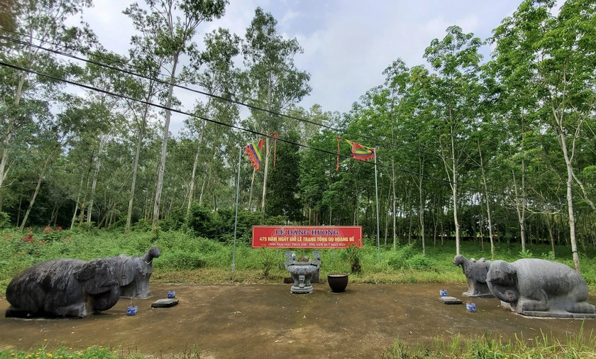 Nghinh môn thuộc hành cung Vạn Lại - Yên Trường mà người dân quen gọi là di tích voi đá - ngựa đá. 