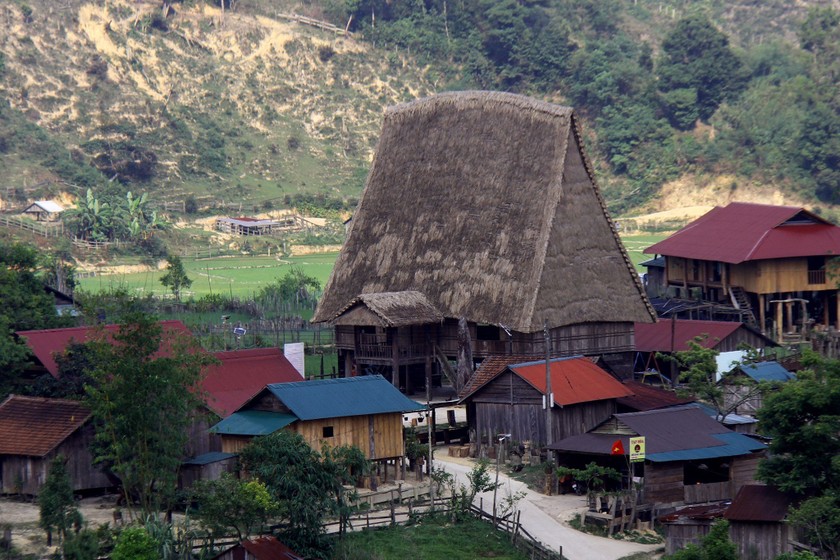 Làng cổ Vi Rơ Ngheo. 