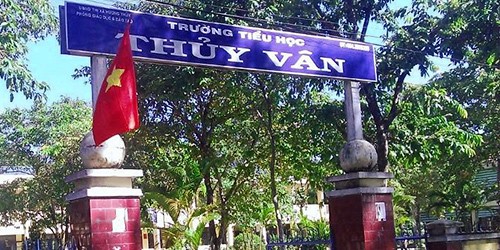 Trường Tiểu học Thủy Vân nơi xảy ra sự việc giáo viên bị hành hung. 