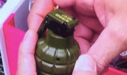 Vật liệu nổ nghi là lựu đạn được phát hiện trong hành lý đưa lên máy bay