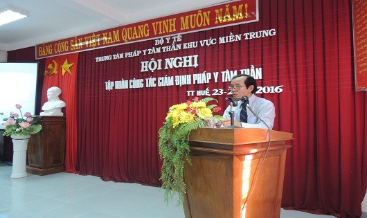 BSCKII. Ngô Đình Thư - Giám đốc Trung tâm Pháp y tâm thần khu vực miền Trung phát biểu tại hội nghị tập huấn