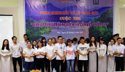 Các bạn trẻ tham gia cuộc thi