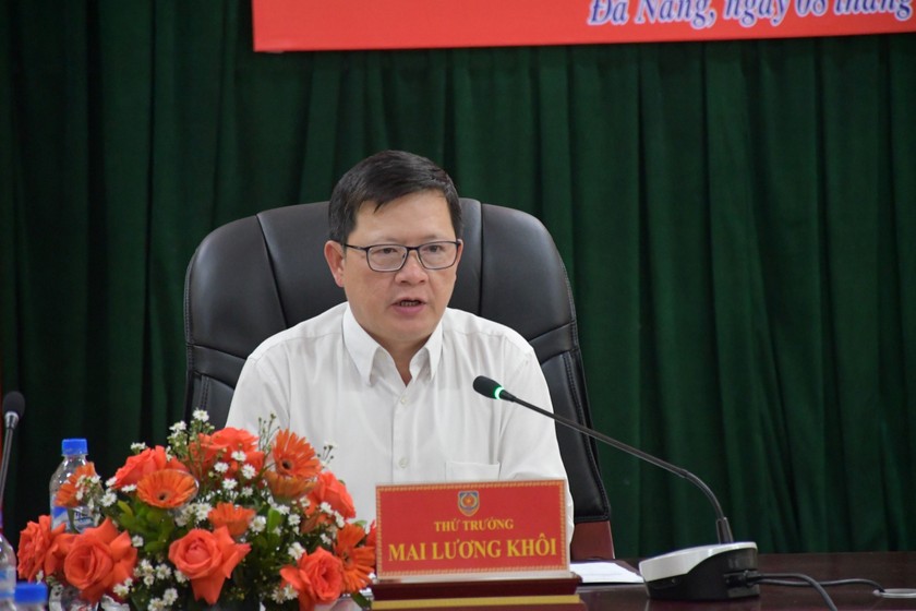 Thứ trưởng Bộ Tư pháp Mai Lương Khôi làm việc với Cục THADS TP. Đà Nẵng