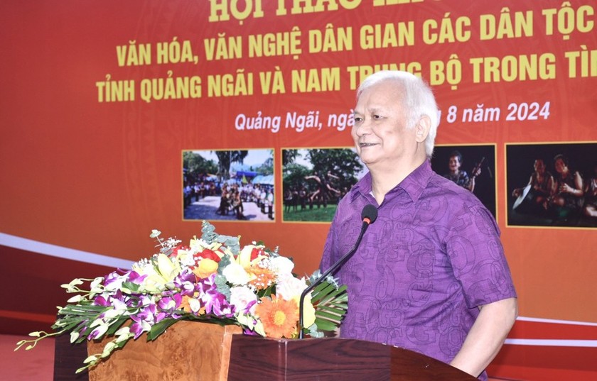 GS.TS Lê Hồng Lý, Chủ tịch Hội Văn nghệ dân gian Việt Nam phát biểu tại hội thảo.