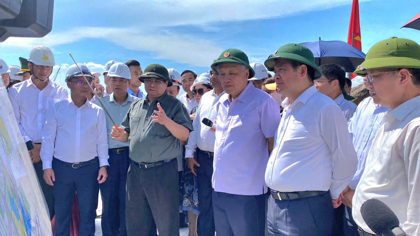 Thủ tướng kiểm tra, khảo sát tại Cảng biển Liên Chiểu.