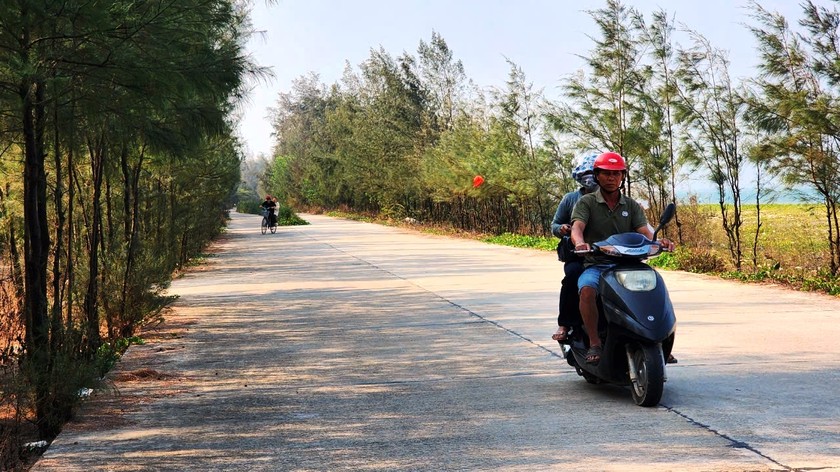 Tuyến đường ven biển khu dịch vụ Trung Dương - Trạm Biên phòng Đức Lợi.