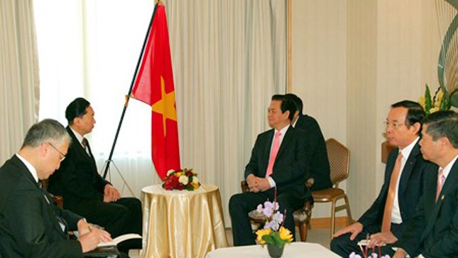 Thủ tướng Nguyễn Tấn Dũng bày tỏ tin tưởng ông Hatoyama Yukio tiếp tục đóng góp tích cực trong việc tăng cường quan hệ hữu nghị và hợp tác giữa hai nước Việt Nam, Nhật Bản. Ảnh: VGP/Nhật Bắc