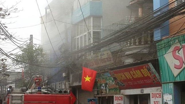 Cháy ngôi nhà 4 tầng khóa kín ở Hà Nội