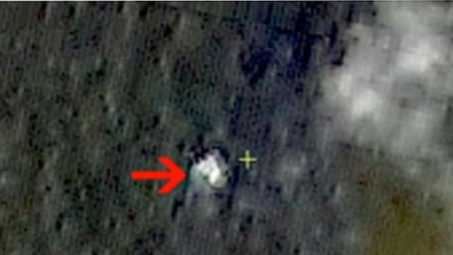 Mảnh vỡ nghi là từ cánh máy bay MH370 (Nguồn: THX)