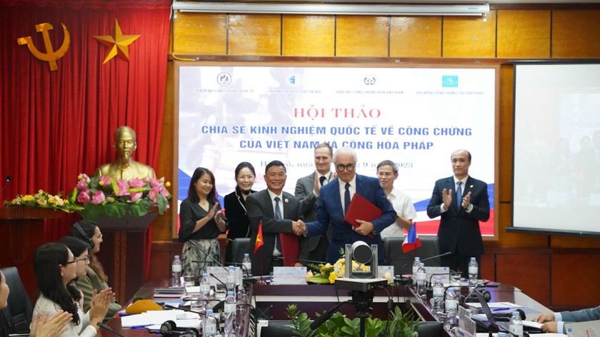 Đại diện Hiệp hội Công chứng viên Việt Nam và Đại diện Hội đồng công chứng tối cao Pháp ký kết Phụ lục Bản ghi nhớ hợp tác giai đoạn 2023 - 2025.