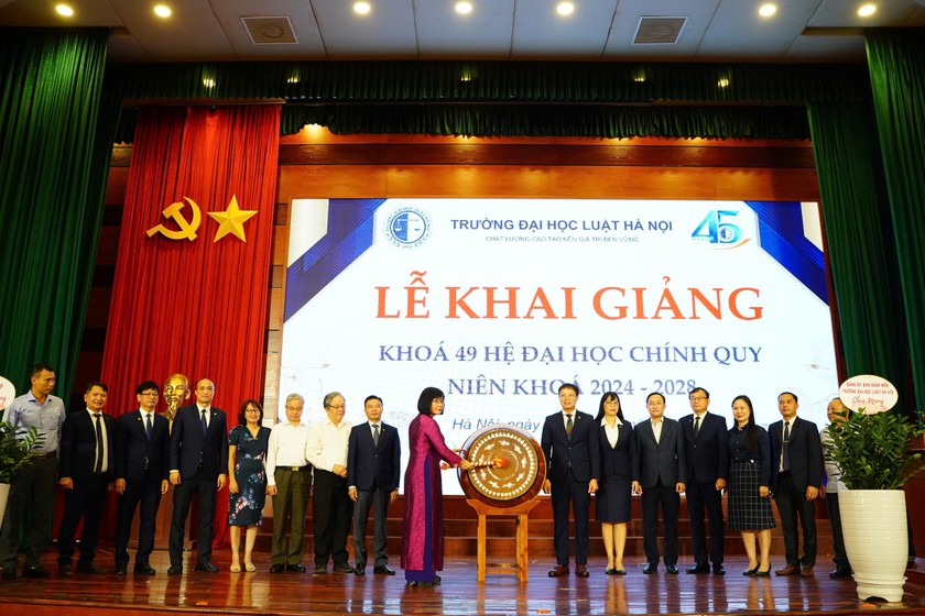 Trường Đại học Luật Hà Nội: Khai giảng khoá 49 hệ Đại học chính quy