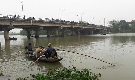 Thi thể nam sinh được tim thấy ở khu vực chân cầu