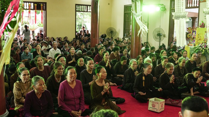 Các phật tử dự lễ tại chùa Đông Quang (Phú Thọ).