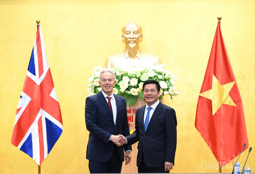 Bộ trưởng Nguyễn Hồng Diên và ông Tony Blair, Cựu Thủ tướng Vương quốc Anh, Chủ tịch Điều hành Viện Tony Blair vì sự thay đổi toàn cầu (TBI).