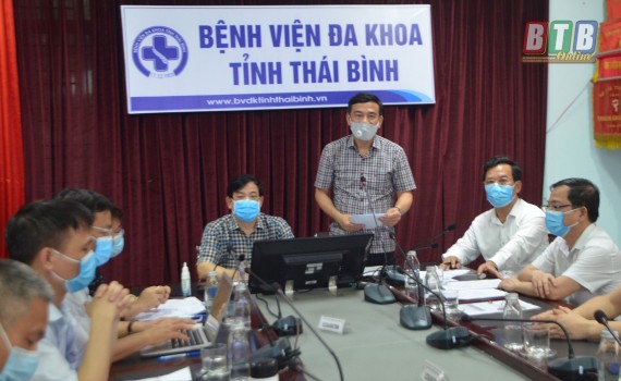 Ông Đặng Trọng Thăng, Phó Bí thư Tỉnh ủy, Chủ tịch UBND tỉnh, Trưởng Ban chỉ đạo phòng, chống dịch Covid-19 tỉnh Thái Bình phát biểu tại buổi làm việc. Ảnh: Nguyễn Cường/Báo Thái Bình.