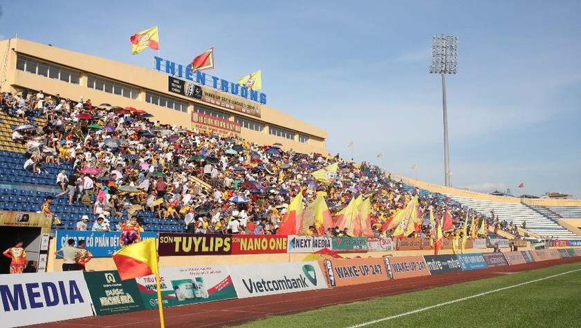 Khán giả đến sân Thiên Trường đông nhất trong V.League 2020 