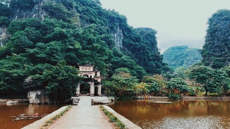 Khám phá vẻ đẹp cổ kính của chùa Bích Động – Cổ tự linh thiêng trong lòng di sản thế giới