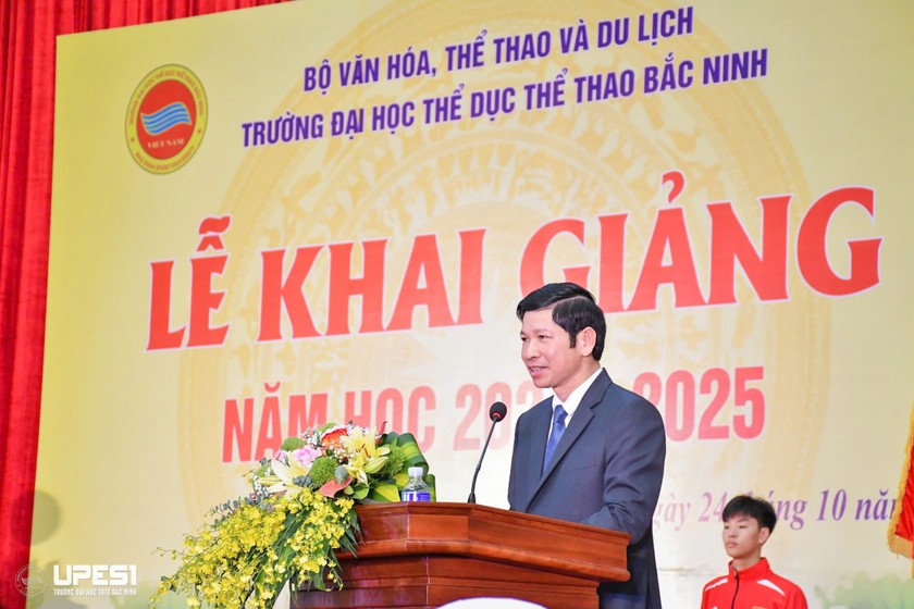 Ông Hồ An Phong - Ủy viên Ban Cán sự Đảng, Thứ trưởng Bộ Văn hóa, Thể thao và Du lịch biểu dương các kết quả Trường Đại học Thể dục thể thao Bắc Ninh đạt được trong năm học 2023 - 2024.