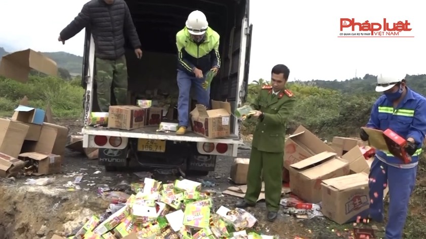 Lào Cai: Tiêu hủy hàng nghìn sản phẩm kẹo, bánh các loại không rõ nguồn gốc xuất xứ