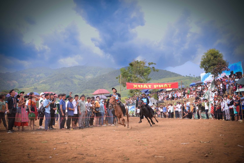 Đến Lai Châu ngược rẻo cao Tả Lèng vui hội đua ngựa 