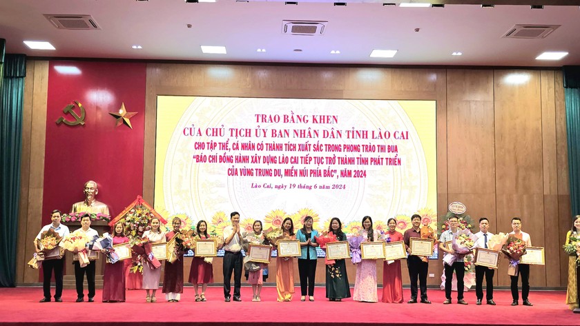 Nhóm Phóng viên Báo Pháp luật nhận Giải B, Giải Báo chí tỉnh Lào Cai năm 2024