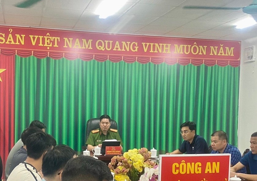 Đại tá Phạm Hải Đăng - Phó Giám đốc Công an tỉnh Lai Châu chỉ đạo việc cứu nạn và điều tra làm rõ vụ việc tại huyện Mường Tè.