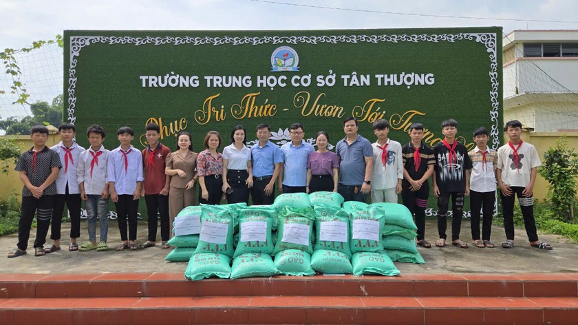 Hội doanh nhân trẻ tỉnh Lào Cai tiếp tục hành trình tiếp sức người dân vùng lũ