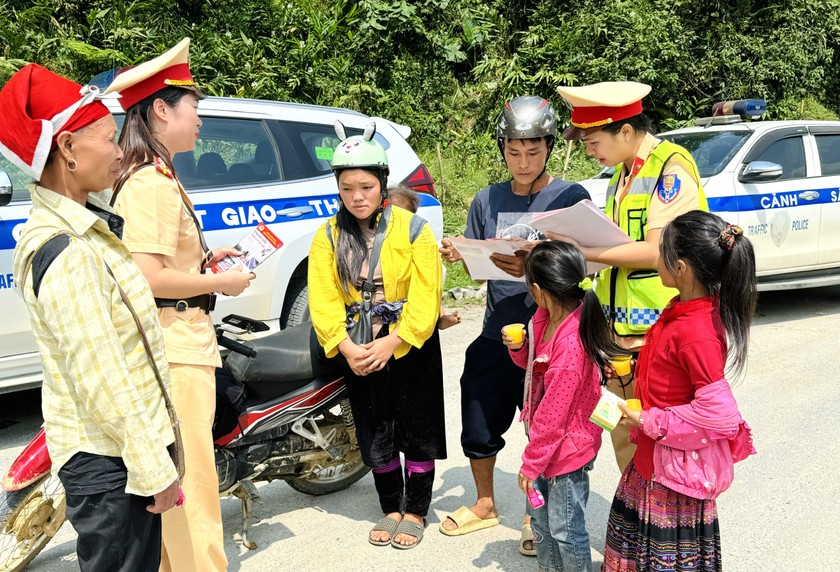 CSGT Lào Cai đảm bảo thông tuyến giao thông sau mưa lũ