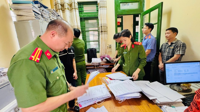Khám xét nơi làm việc của Phạm Thị Mai.