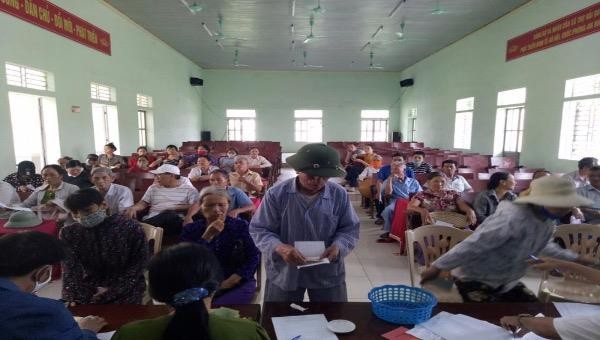 Chi trả tiền hỗ trợ người dân bị ảnh hưởng do dịch COvid-19 tại Thanh Hóa.