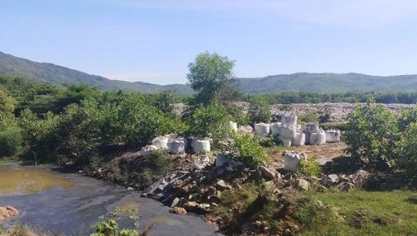 Điều tra gần 30 tấn chất thải “lạ” đổ trộm tại huyện Nông Cống