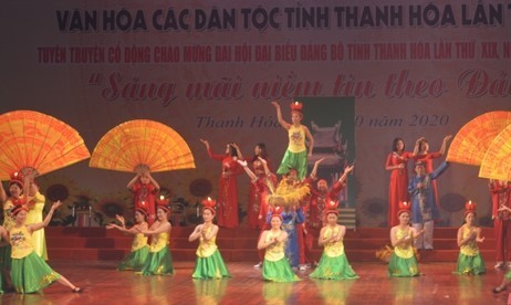 Liên khúc “Đi cấy, đi gặt”, dân ca dân vũ Đông Anh do đoàn nghệ thuật quần chúng huyện Đông Sơn biểu diễn tại Liên hoan Văn hóa các dân tộc tỉnh Thanh Hóa lần thứ XVIII ( Nguồn ảnh: internet)