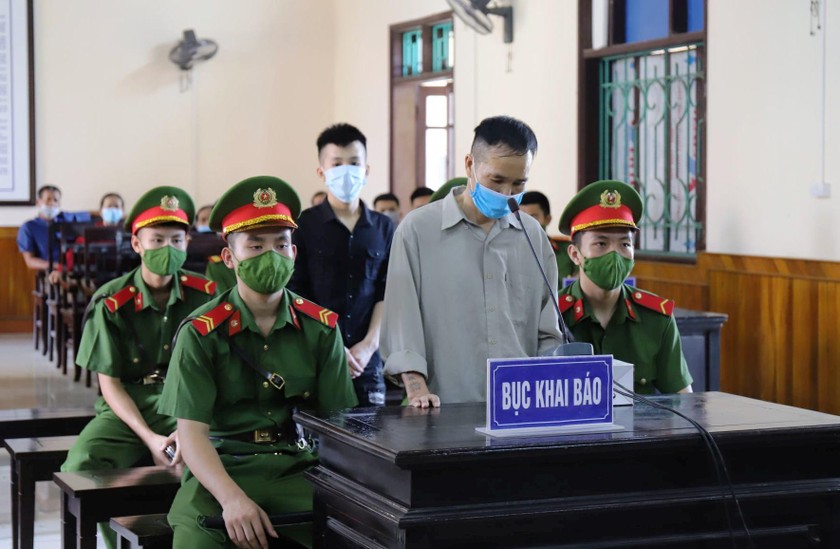 Bị cáo Phạm Văn Lập và Phạm Văn Nam tại phiên tòa.