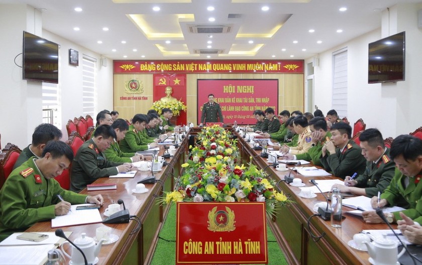 Các địa biểu tham dự Hội nghi công khai tài sản thu nhập cá nhân của những người đứng đầu Công an tỉnh Hà Tĩnh. (Ảnh: CAHT)