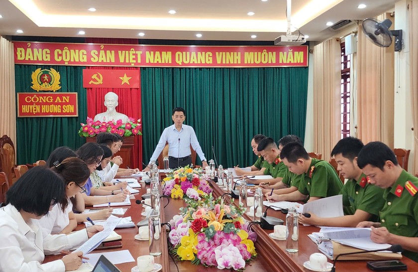 Kiểm tra hoạt động phối hợp liên ngành về trợ giúp pháp lý trong hoạt động tố tụng tại Công an huyện Hương Sơn. Ảnh: PV