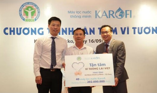 Trao tặng 40 máy lọc nước Karofi cho ... thư Nhân Chính (Lý Nhân, Hà Nam)