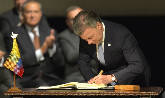 Colombia ký hiệp định hòa bình lịch sử kết thúc nội chiến.