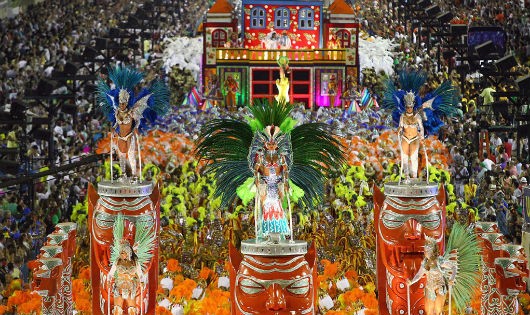 Lễ hội Carnival sôi động ở Brazil