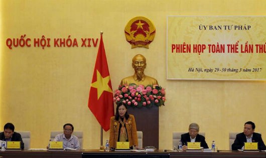 Bà Lê Thị Nga, Chủ nhiệm Ủy ban Tư pháp của Quốc hội phát biểu khai mạc phiên họp.