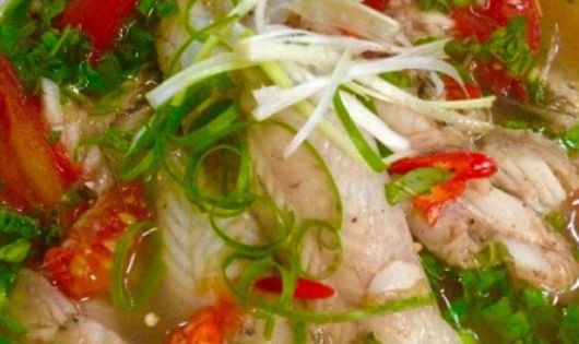 Canh cá khoai nấu mẻ dân dã mà ngon