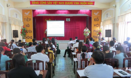 Đông đảo học viên là công chức, viên chức làm công tác tư pháp - hộ tịch cấp huyện và cấp xã trên địa bàn tỉnh tham gia lớp tập huấn bồi dưỡng nghiệp vụ hộ tịch. 