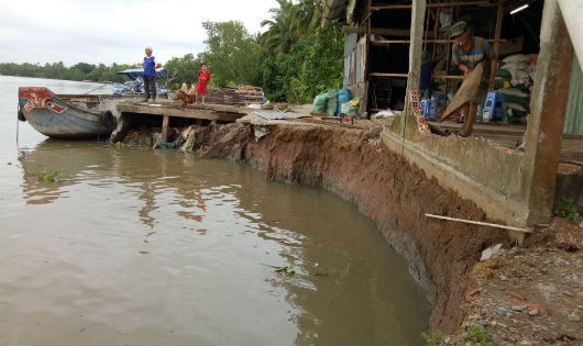 Hiện trường vụ xảy ra sạt lở ở Rạch Sung (huyện Phong Điền)