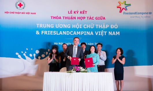 Ký kết hợp tác giữa hội chữ thập đỏ VN và công ty Friesland Campina VN